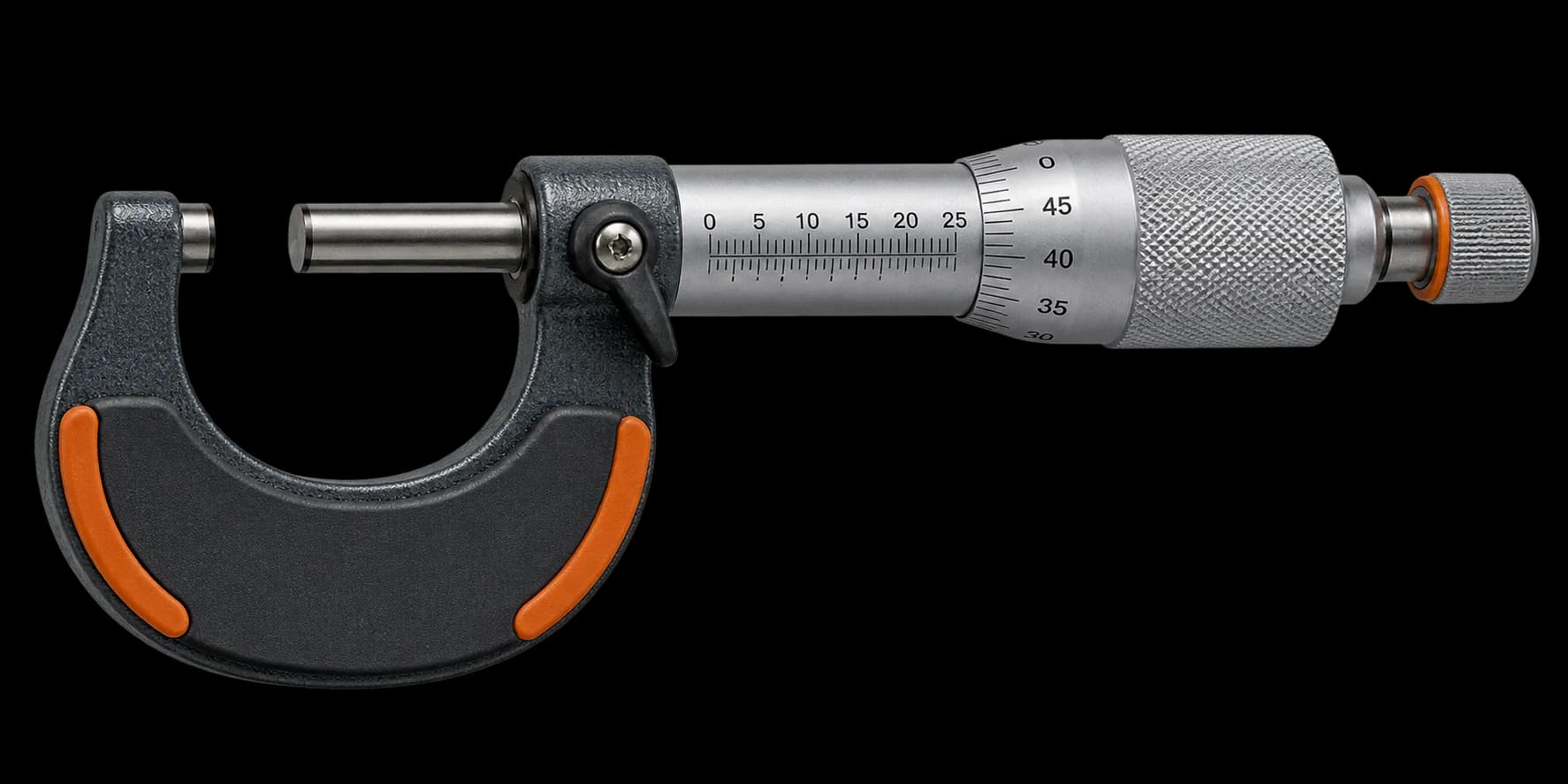 Mikrometer luar analog dengan rangka C, anvil, spindle, sleeve, thimble, pengunci, dan ratchet stop